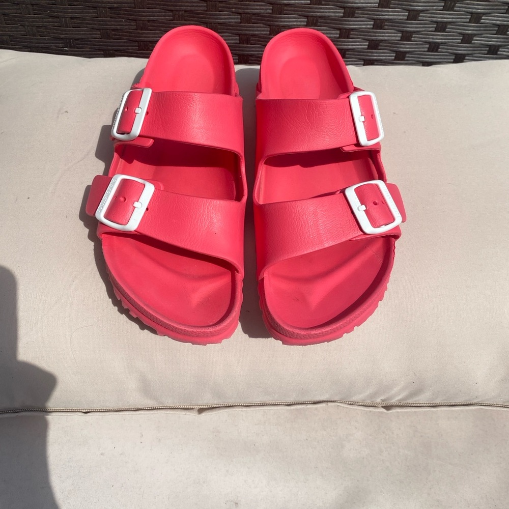 Women’s Birkenstock EVA US 9 - 9.5 Size 40 Coral/Red Foam Sandals EUC